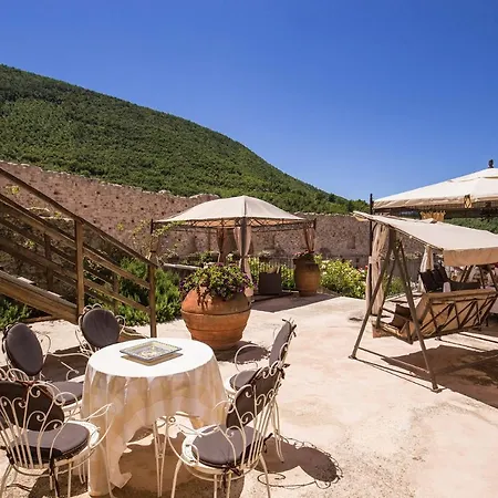 Capodacqua Sleeps 10 Pool Air Con Wifi