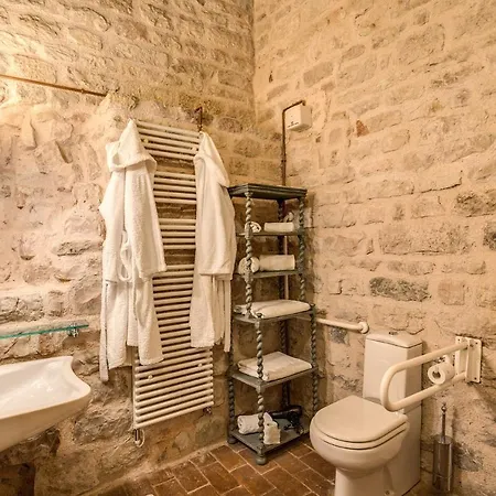 Capodacqua Sleeps 10 Pool Air Con Wifi Villa